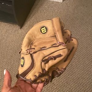⚾️⚾️⚾️Wilson T-ball 9 1/2” A0425ZS95 EZ Catch Glove